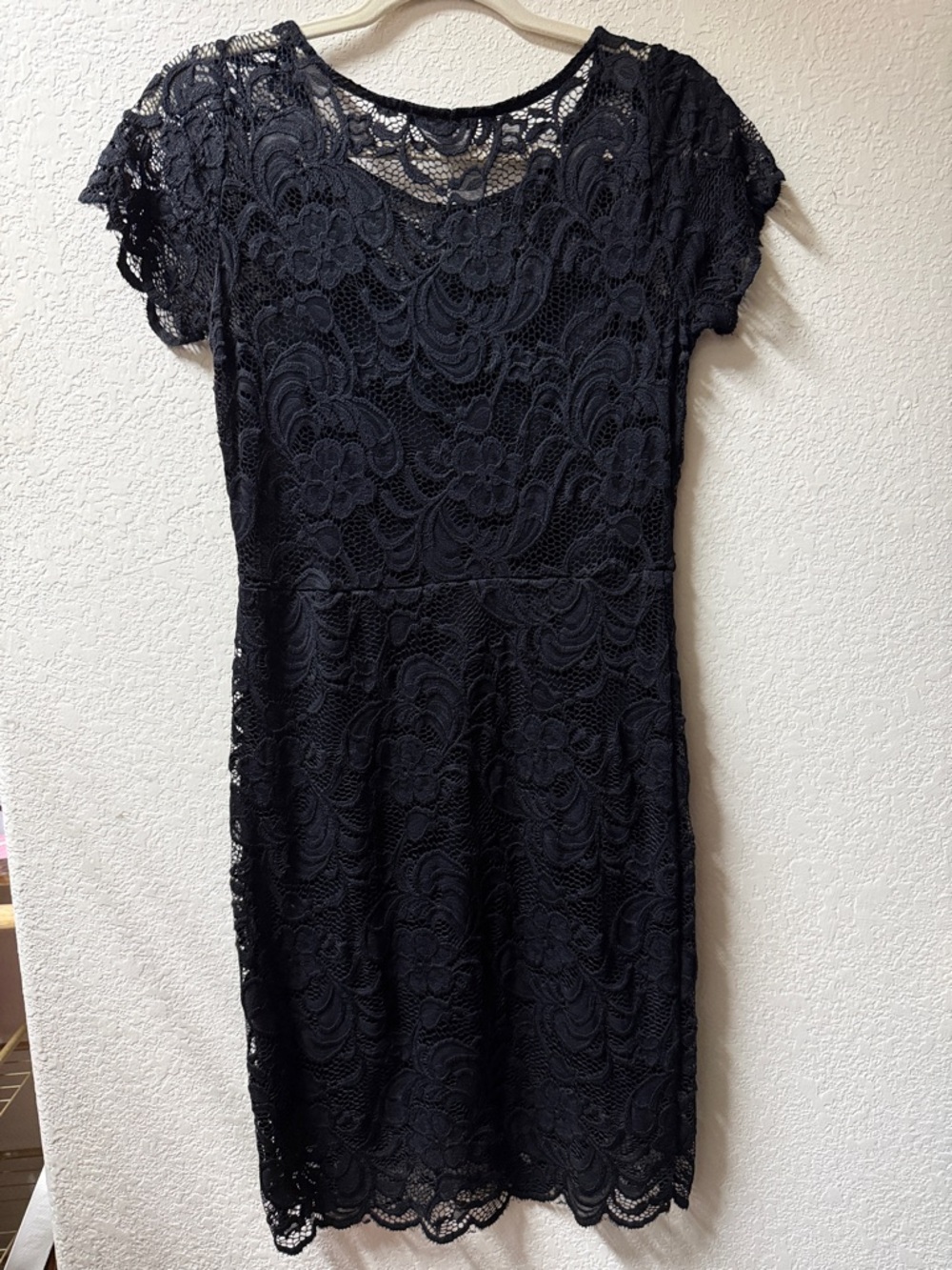 Black Lace Short-Sleeve Dress - Elegant Evening Wear